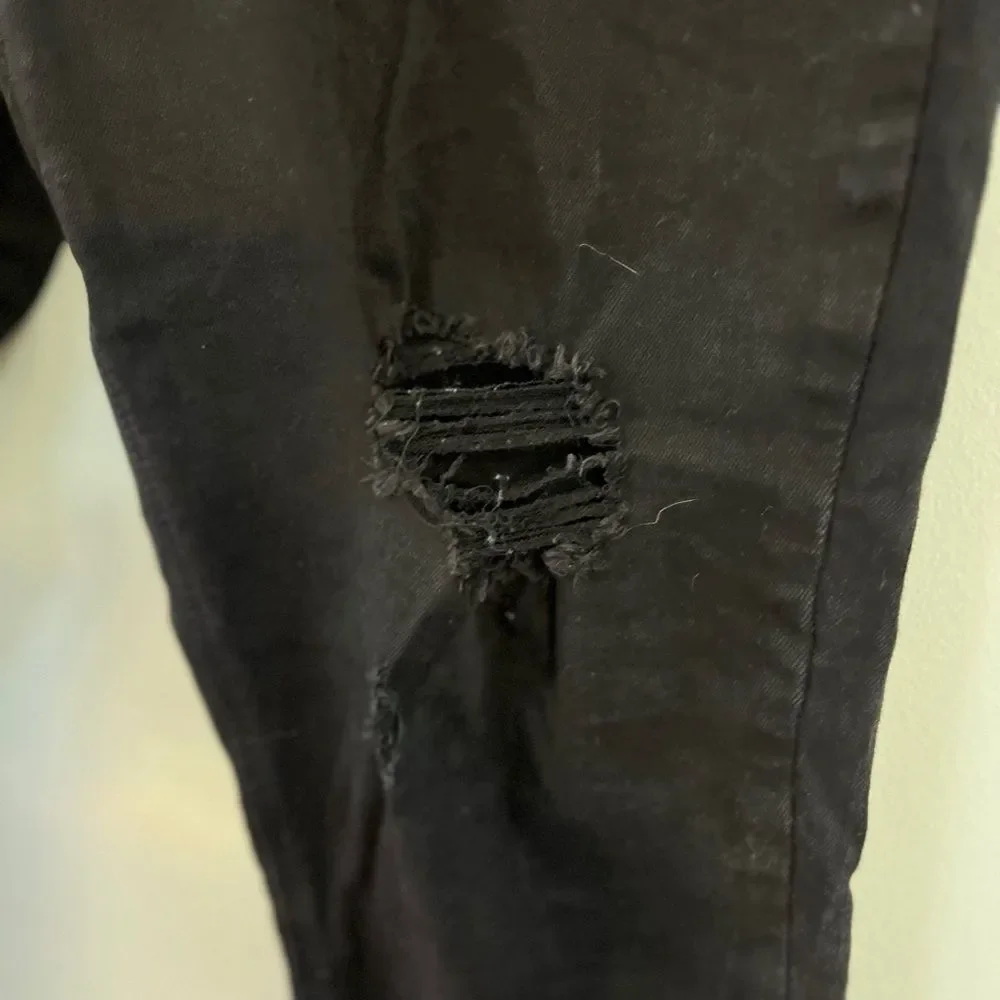 Old Navy Women’s 14 Distressed Black Ankle Jeans